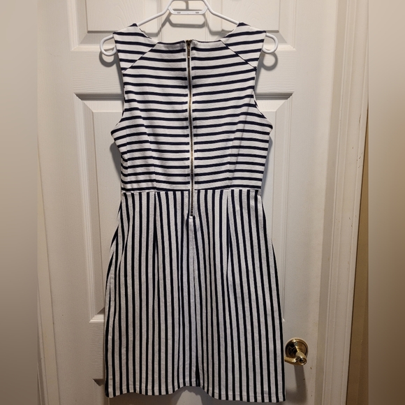 Nautical shift dress from Old Navy. White with navy blue stripes. Medium. - Picture 4 of 8